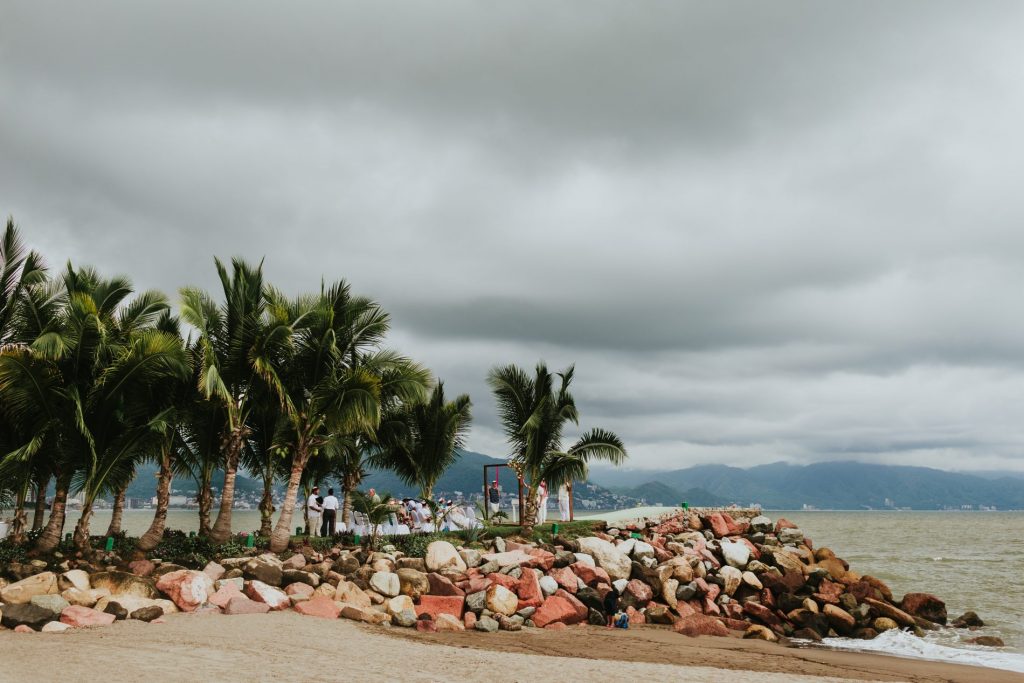 wedding-location-marriott-beach-clouds-vallarta