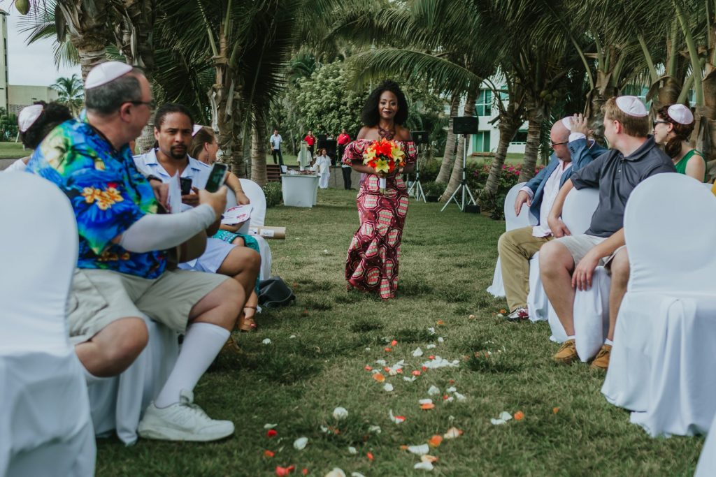 Wedding-vallarta-walk-photos-marriott