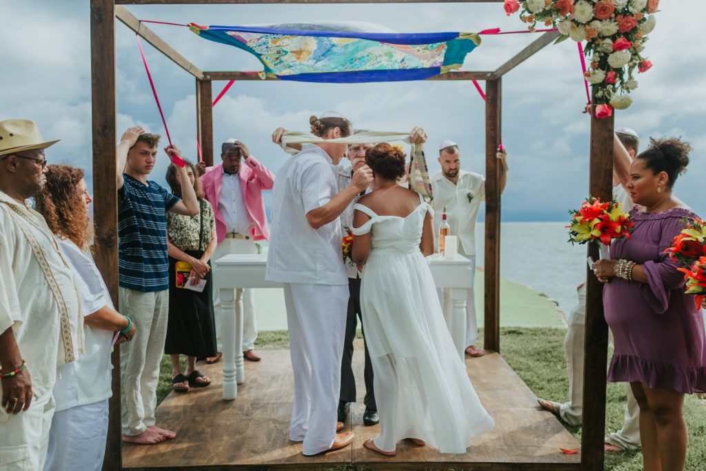 wedding-groom-bride-flowers-ocean-jewish-marriott