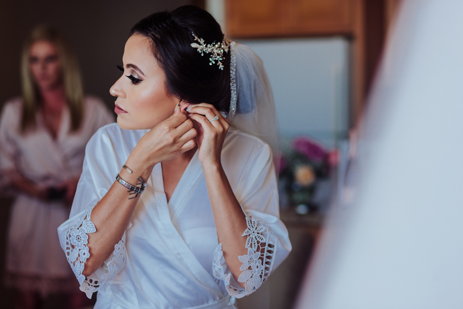 bride-earring-detail-gift-veil-ready-getting ready