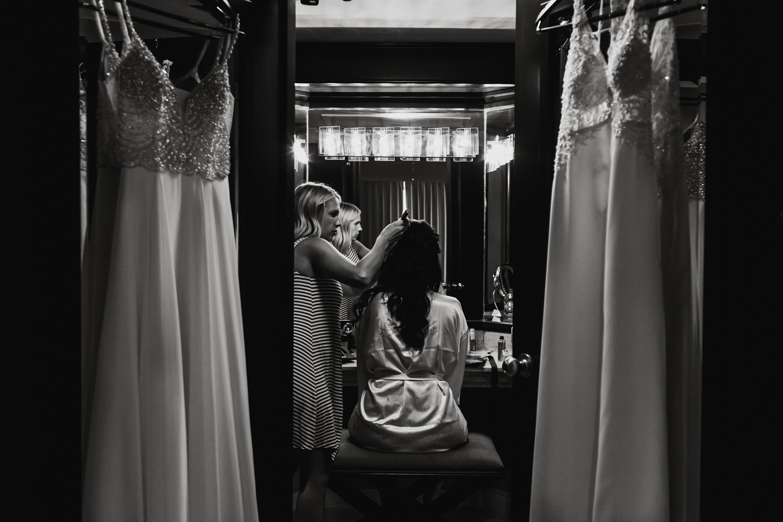 bride-ready-dress-wedding-getting ready-moment-vallarta