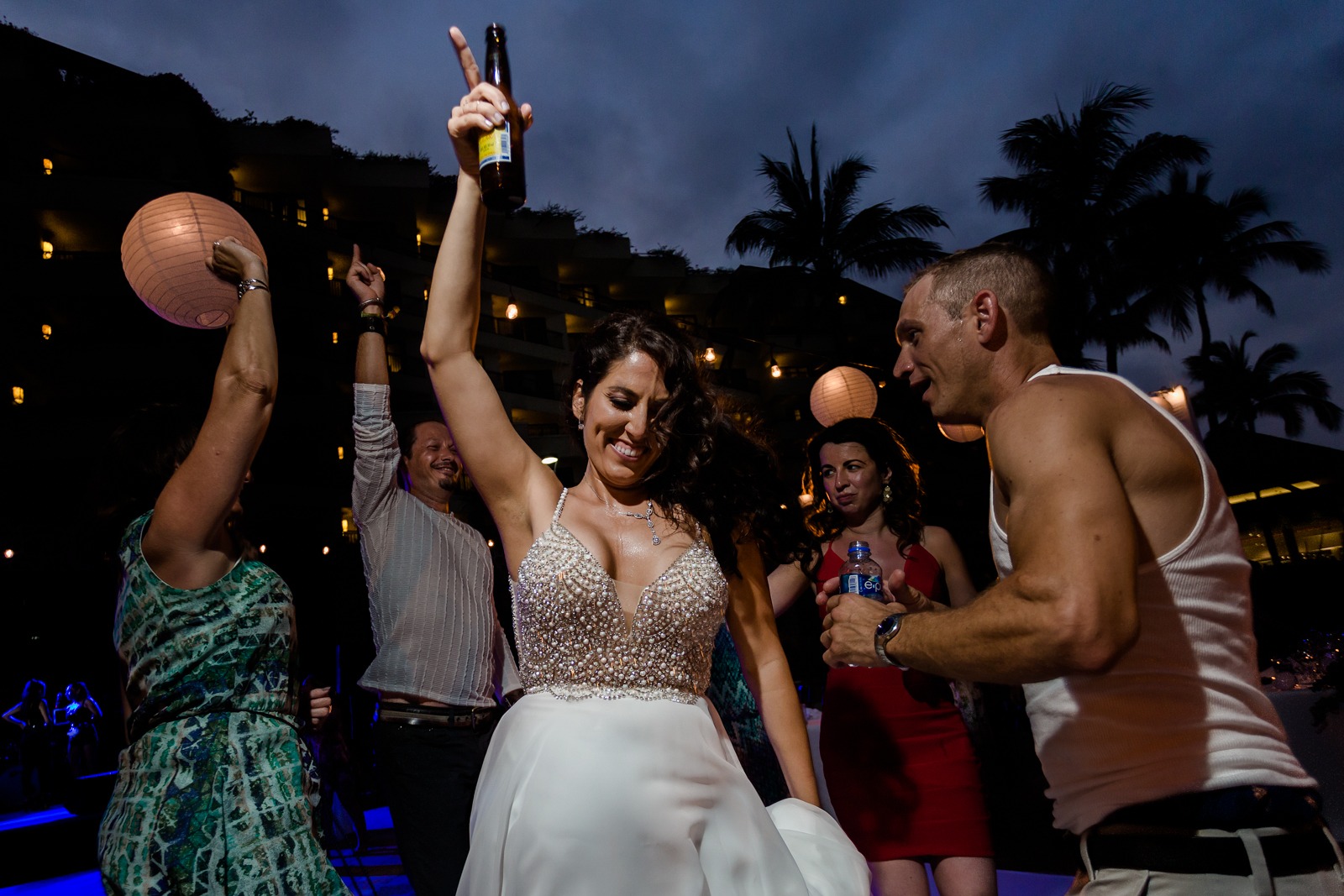 wedding-party-bride-dance-smile-happy-fun-vallarta-drink-mexico-fiesta