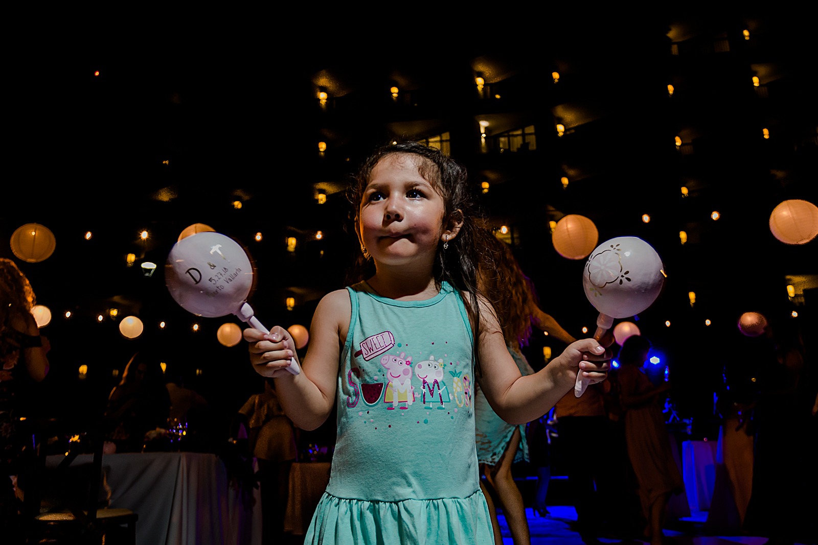 wedding-party-kids-maracas-fun-moment-vallarta