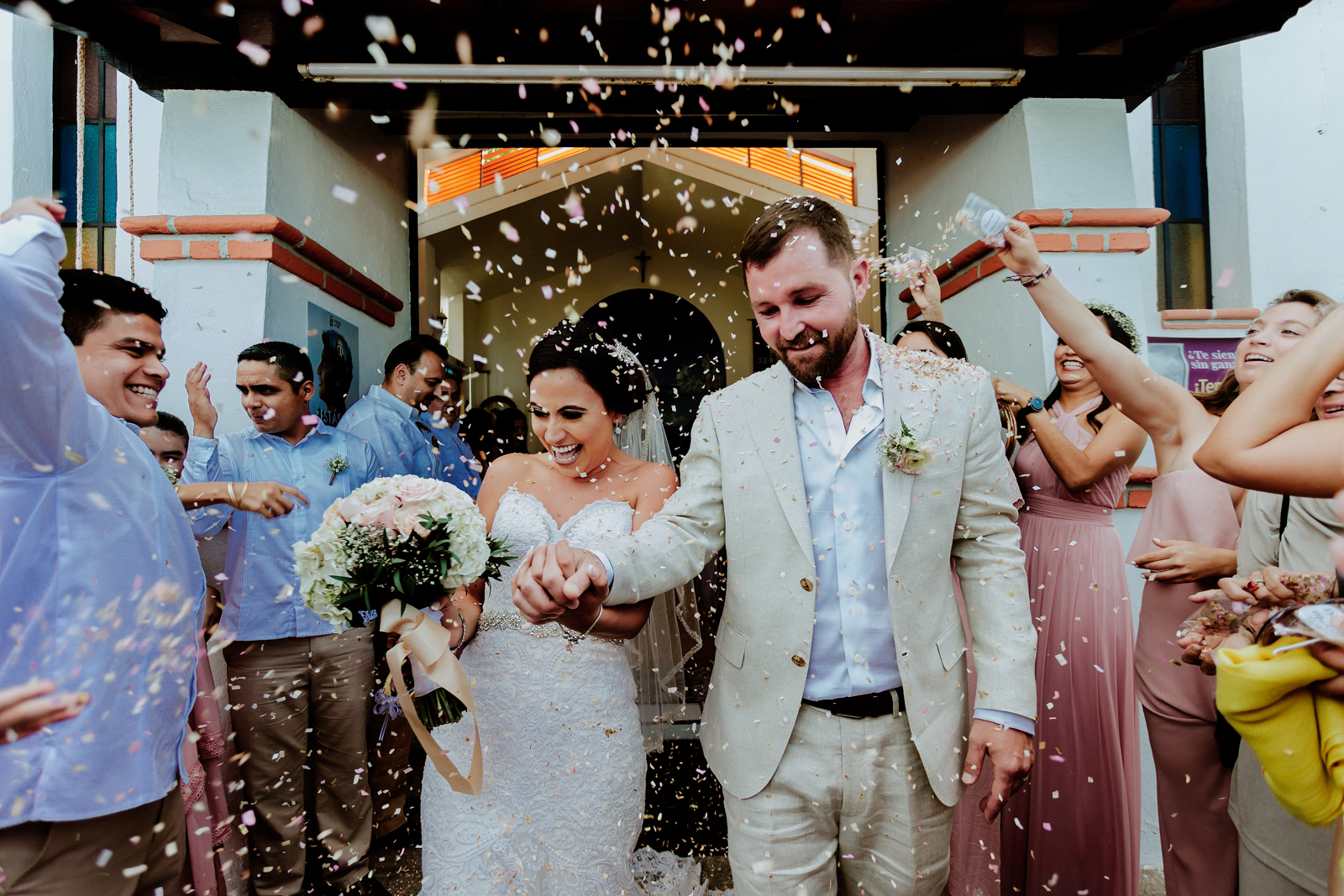 bride-groom-wedding-confetti-church-friends-smile-wedding-vallarta-love