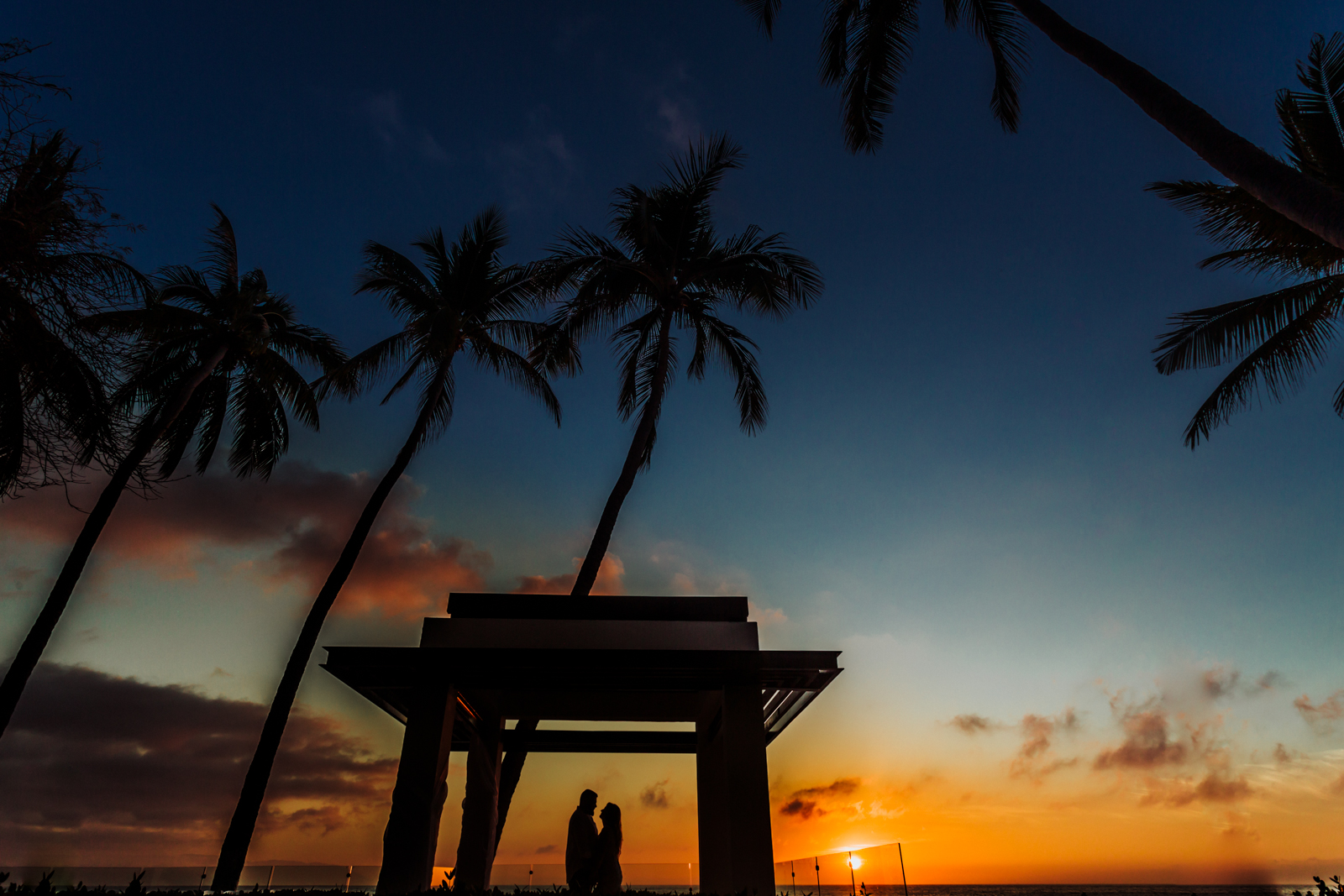 wedding-siluette-bride-groom-sunset-ocean-vallarta-beach-palms-sky-clouds