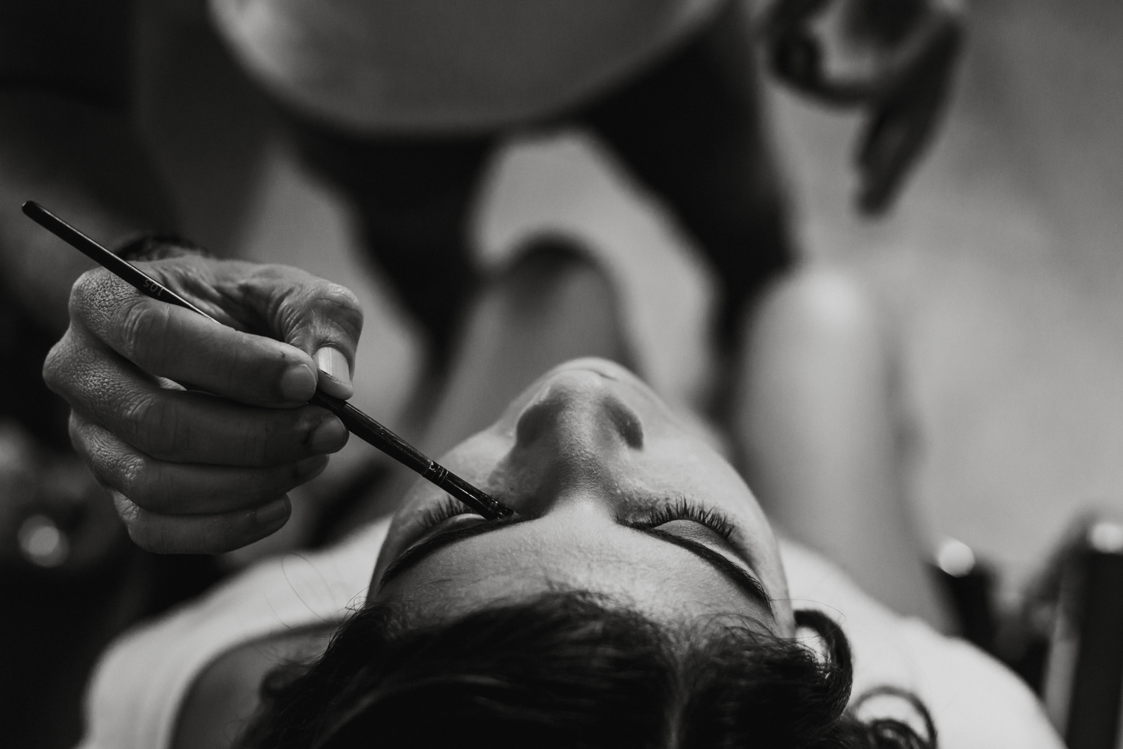 bride- gettin- ready- make up- eyes hand- Vallarta- wedding-Westin hotel-