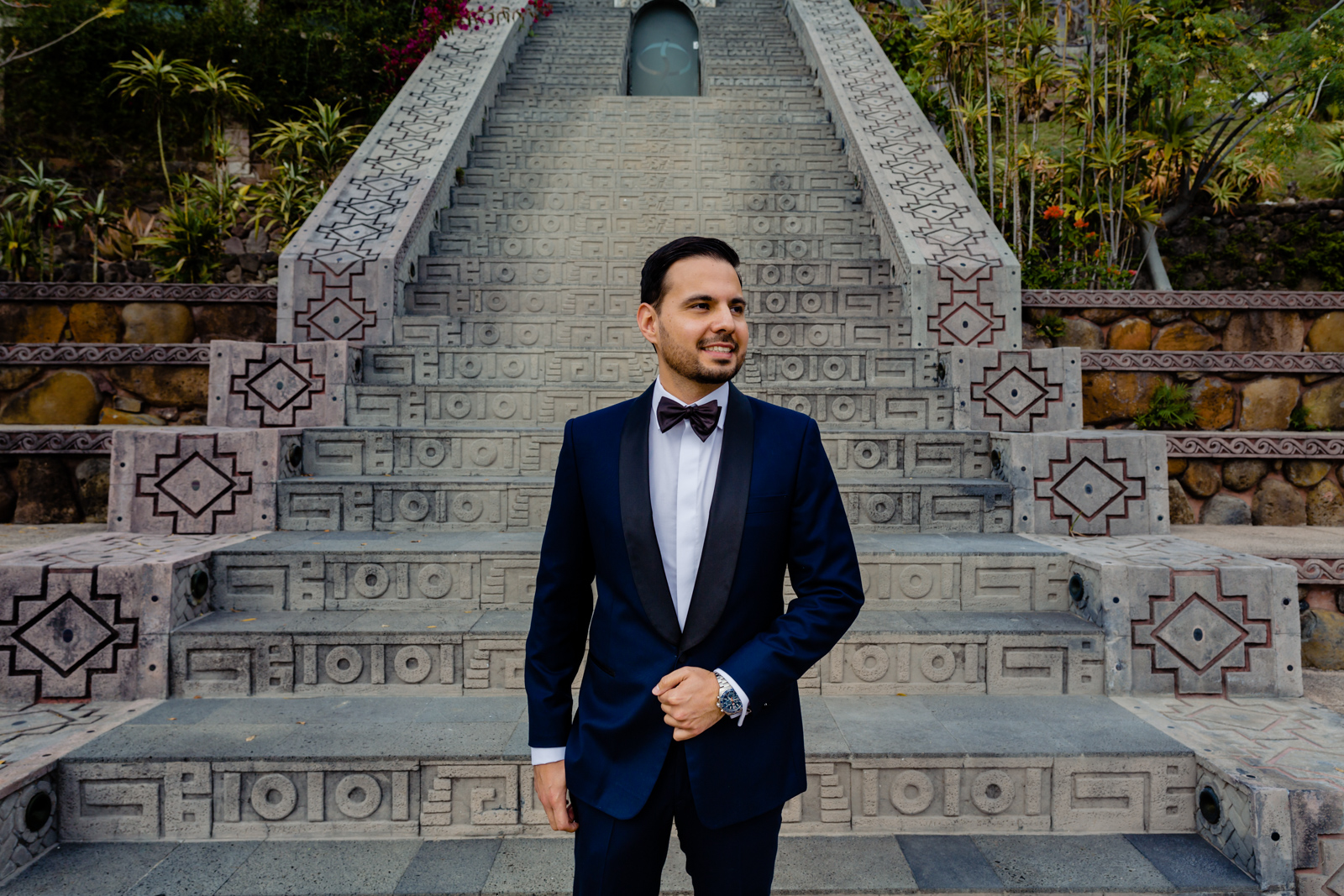 groom ready before the ceremony with suit and papillon smiling 